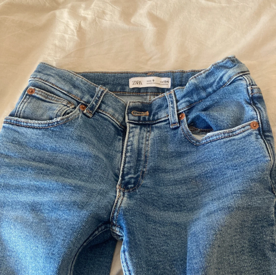 Säljer ett par blåa jeans - 90