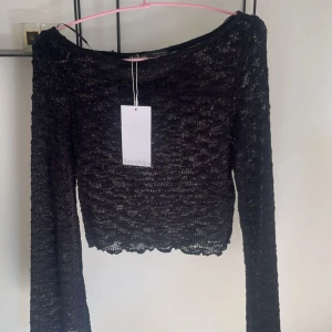 Stickad tröja ifrån bershka - Oanvänd tröja med lappen kvar ifrån bershka 