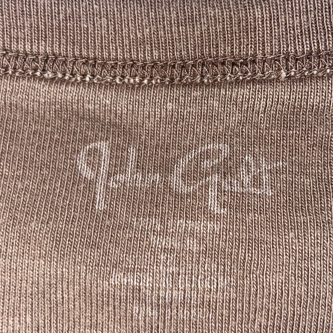 Brun t-shirt från Brandy Melville - 90