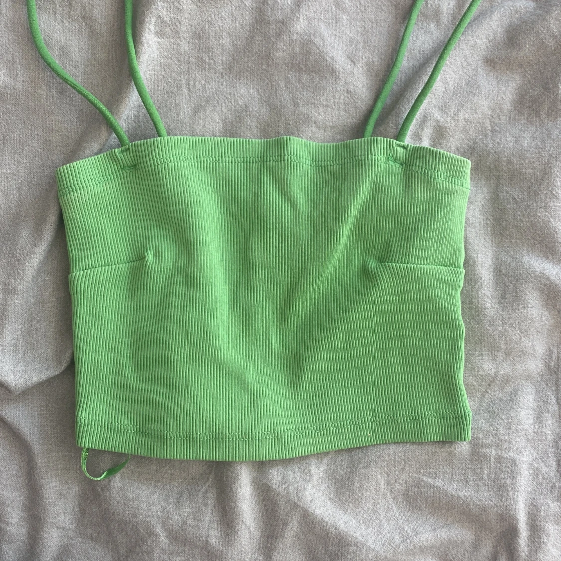 Grön ribbad linnetopp från Gina Tricot