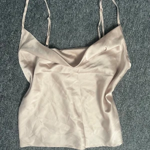 Satin topp - Satin topp frpn Shein i storlek s. Oanvänd endast testad