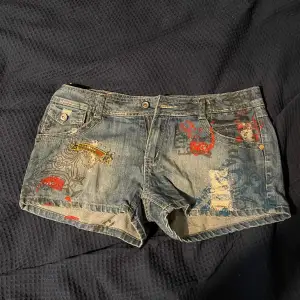 Säljer dessa shorts då de ej matchar min stil längre, de passar mig med ganska stora lår.