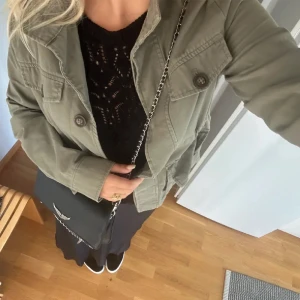 Zadig väska medium - Säljer denna fina zadig väska som ej kommer till användning. Hör av dig vid funderingar 💕