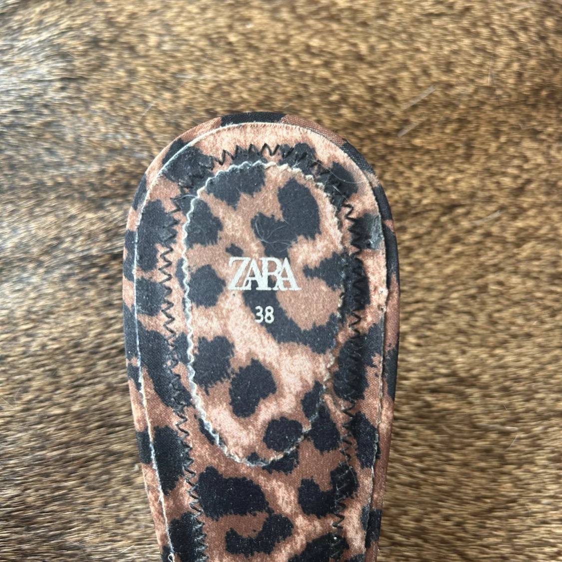 Leopardmönstrade sandaler från Zara - 91