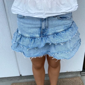 Jeans kjol - Jeans kjol från Gina tricot som inte säljs längre  🤍 bra skick!