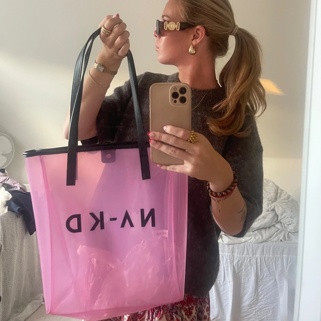 Rosa shoppingväska från NA-KD