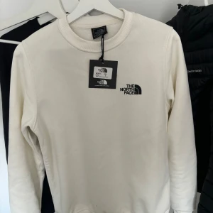 The North Face tröja - Helt ny The North Face tröja med etikett  Storlek:S Pris kan diskuteras 