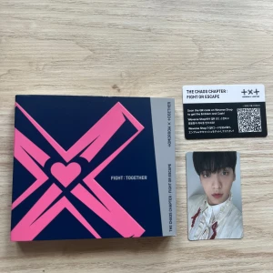 Txt album - Säljer detta album med allt på bild + poster och sticker. Hör av er vid frågor!