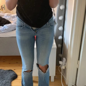 Lee jeans - Jeans med hål, väldigt bra skick