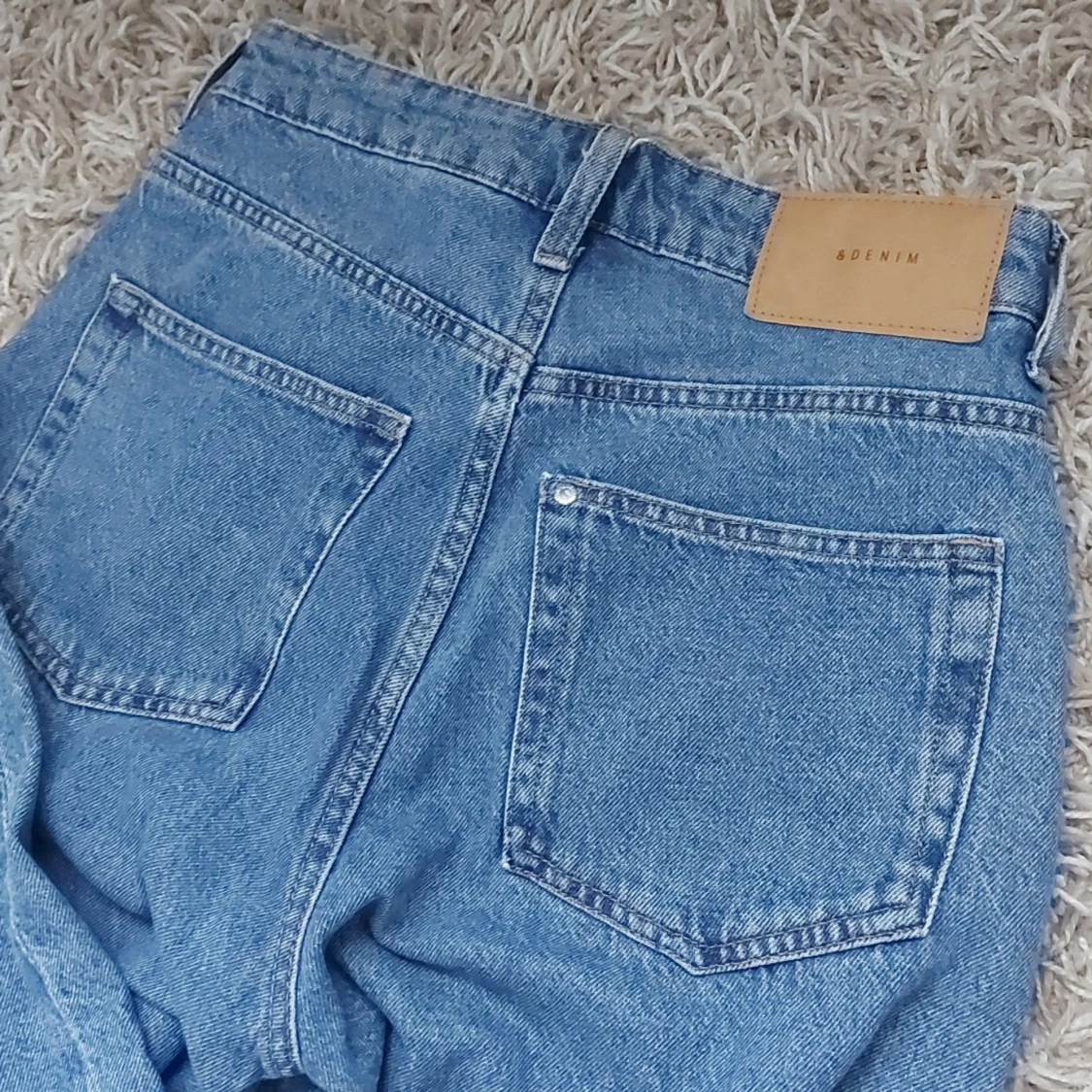 Blå loose jeans från &Denim - 90