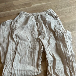 Chelsea linnebyxor xs - Använda fåtal gånger  Normal i storlek 