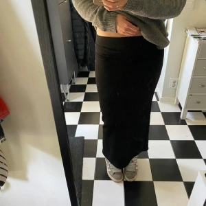 Lång kjol - Lång kjol från 157, har köpt ny så används inte längre!