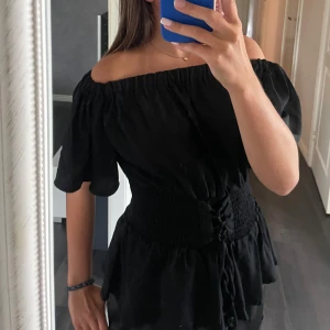 Off shoulder topp  - Jätte fin topp, använd fåtal gånger, är som ny💗skriv om ni har frågor