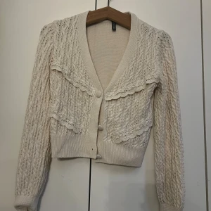 kofta - Jätte gullig kofta🫶🏻 säljer då den inte kommer till användning 