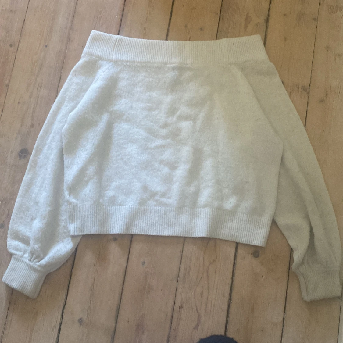 Vit axeltröja från HM i storlek xs-s 59 kr + frakt - 90