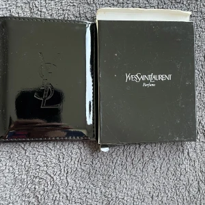 Äkta ysl spegel  - Helt oanvänd 