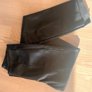 Läder byxor från Gina  - Läder byxor från Gina xs