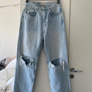 Jeans med hål - Jeans med hål 