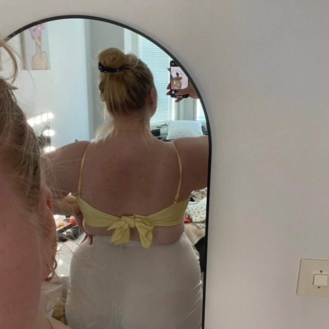 Topp med knyte i rygg - 90