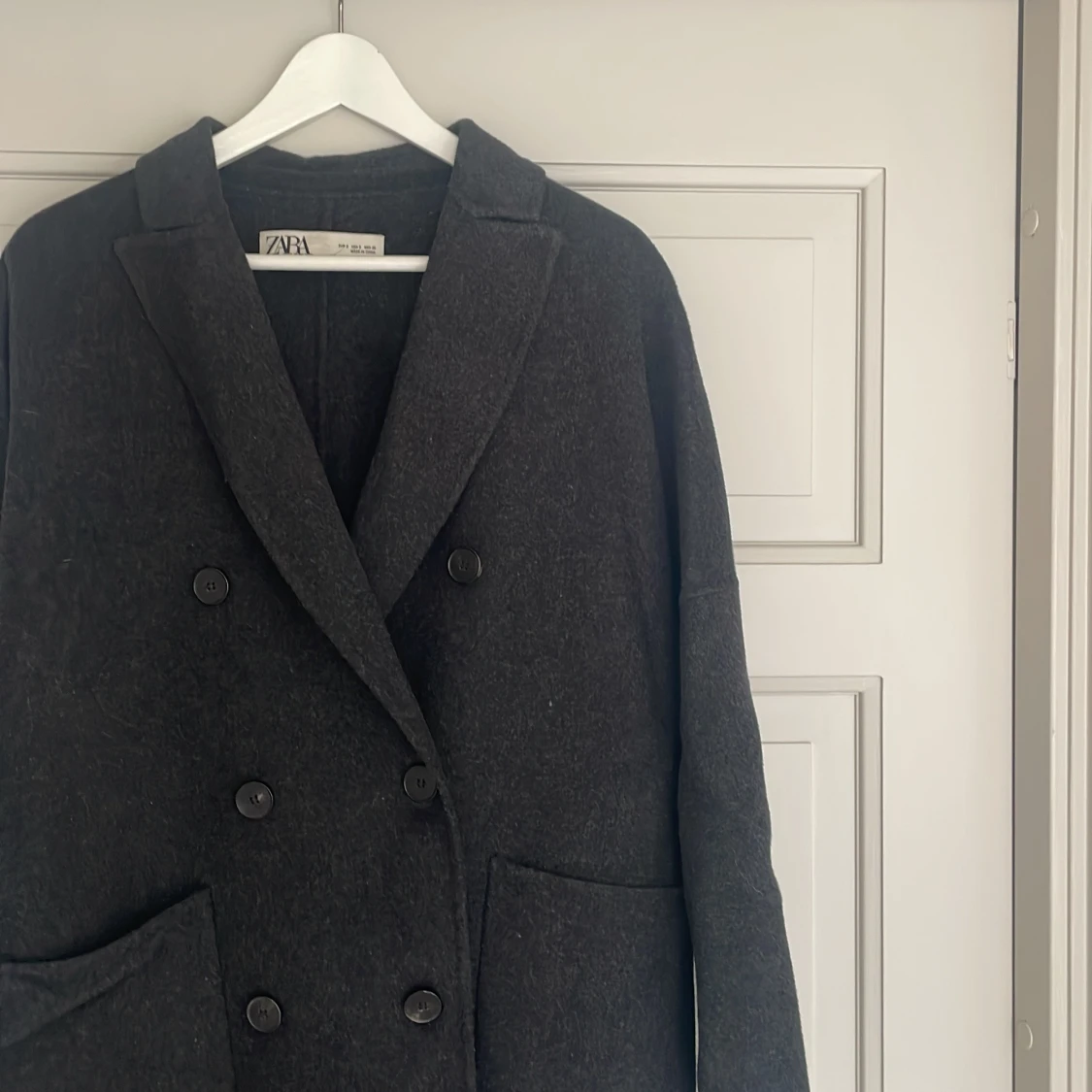 Grå/svart kappa - 91