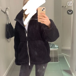 Hm Teddy jacka  - Teddy jacka ifrån hm i jättefint skick i storlek s❣️