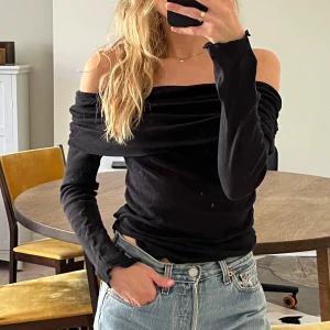 Off-shoulder topp - Offshoulder topp från zara