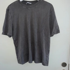 T-shirt  - Jätte skön t-shirt från Zara, aldrig använd