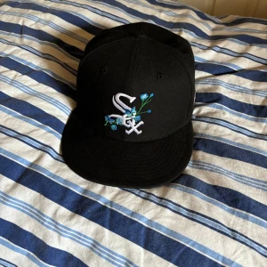 New era keps - Säljer min feta new era keps utan defekter för den inte används.