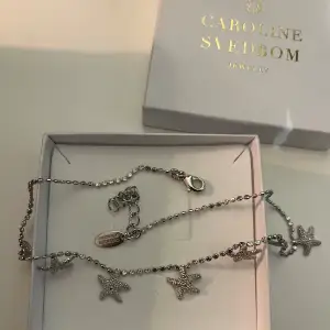 Silverhalsband med sjöstjärnor från Caroline Svedblom. Använd nån enstaka gång. 🤍🤍