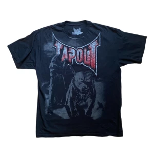 Tapout Thiago Alves  - As fet rare vintage tapout T-shirt Signature Series, Thiago Alves i storlek Xl. Tröjan är i bra skick 🔥