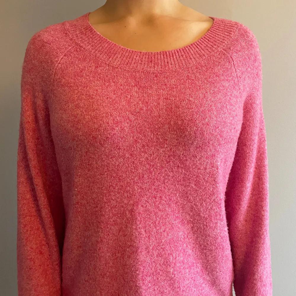 Rosa tröja från Vera Moda! Aldrig använd! 🩷🩷🩷💞💓. Neuletakit & Villapaidat.