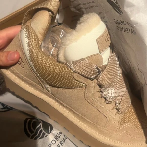 Ugg sneakers lowmell - Aldrig använda, inte ens testade❤️färgen sand 