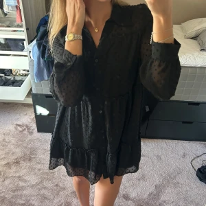 Svart Klänning Zara - Använd en gång💕