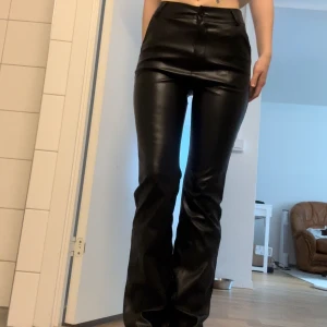 skinnbyxor - skinnbyxor från madlady. anvönt en del men ej slitna. använder ej längre. 