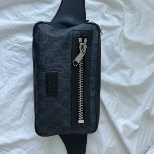 Gucci midjeväska - Midjeväska kommer med box och kvitto!! 