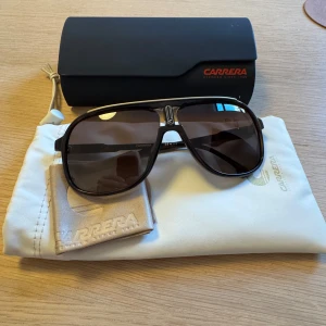 	Carrera 1047/S | 62 | Dark Tortoise - Helt oanvända Carrera solglasögon model 1047.  Finns i Malmö/triangeln 