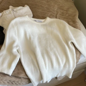 Kortärmad tröja ❤️ - Kortärmad vit tröja! Jättebra skick inte andvänds så mycket❤️