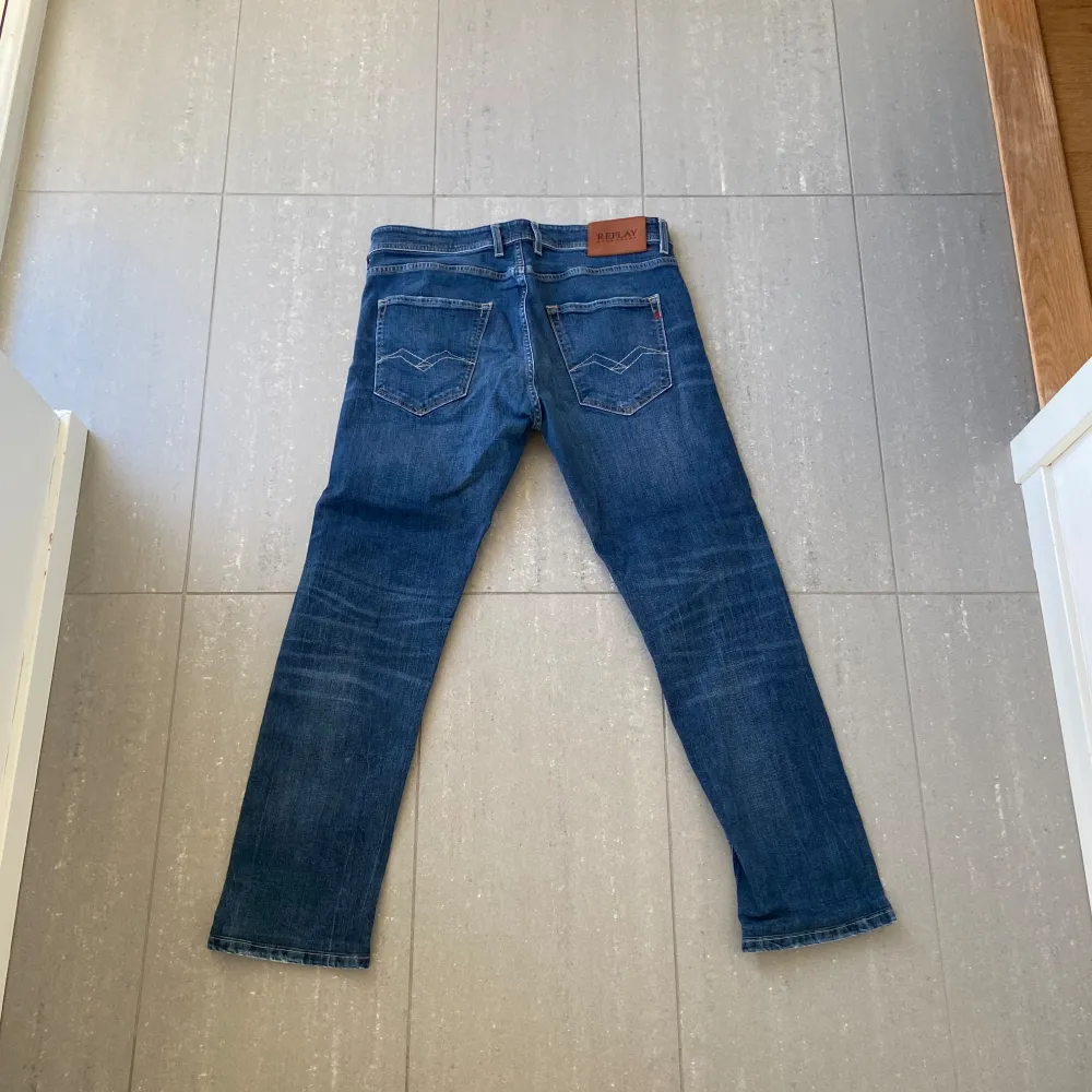 Säljer nu dessa replay Grover jeans, skriv för fler bilder/frågor🙌🏼. Jeans & Byxor.