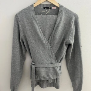 Stickat Set Ginatricot - Super fint grått set från Gina, slutsålt. Nypris cirka 600kr