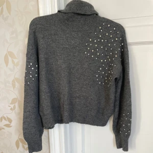 Polo tröja  - Det finns ett litet hål men det syns inte 