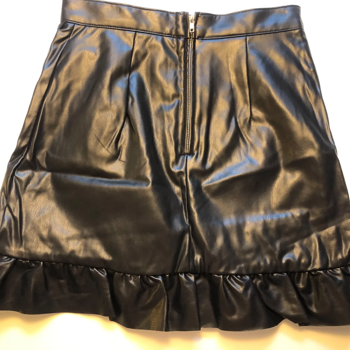 Fejkskinn kort svart kjol - 90