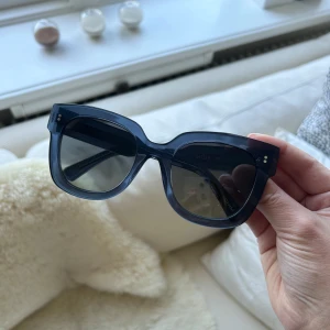 Solglasögon - Säljer mina solglasögon från Chimi! Färg: mörkblå, modell: 08🩵