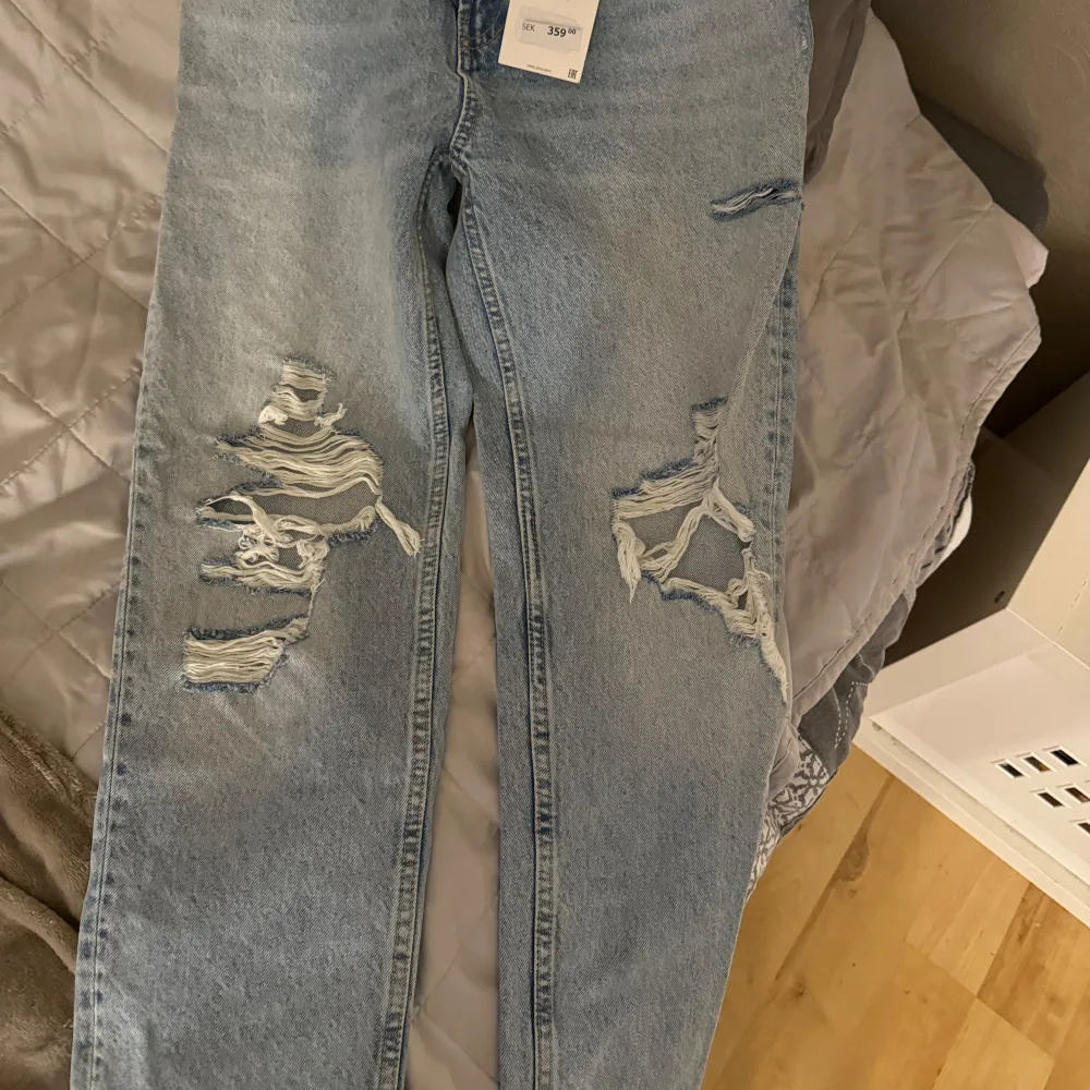 Jeans från zara med prislappen kvar. Aldrig använda 🤍. Jeans & Byxor.