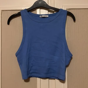 Ljusblått linne - Säljer detta jättesöta linnet då det inte är min stil längre! Använd ett fåtal gånger så i fint skick! Nypris: ≈129kr