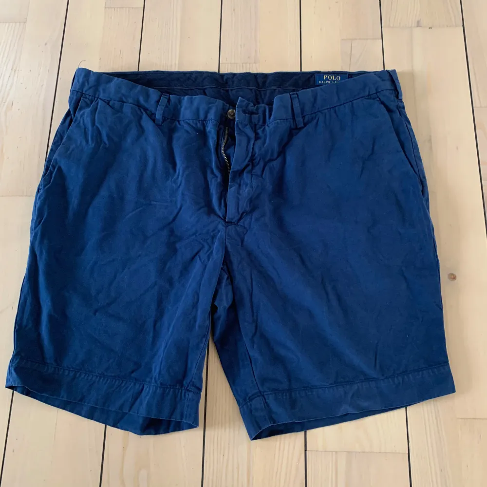 Ralph Lauren short i storlek 40 mycket fint skick kom en för fler bilder elr vad som helst! Pris ej hugget i sten!✅💯🙌🏼🔱. Shorts.