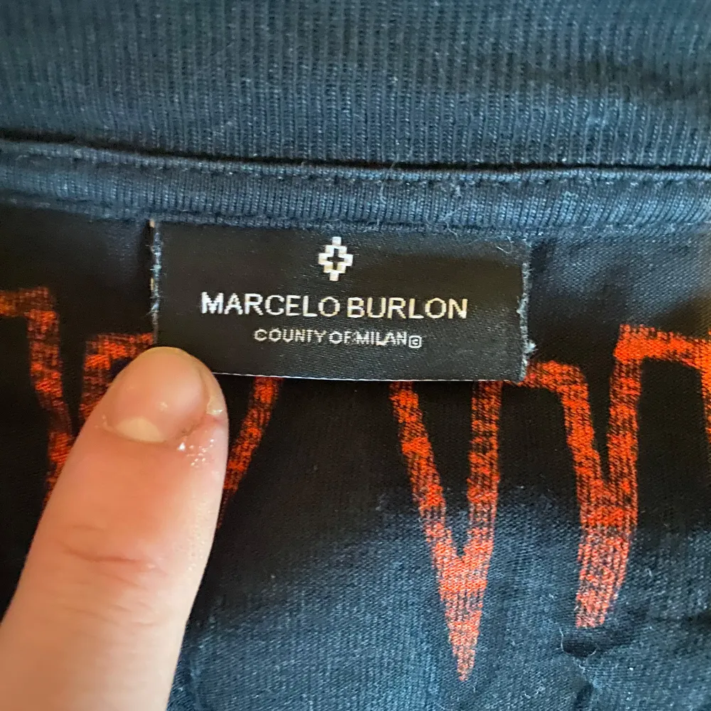 Marcelo Burlon i nyskick Storlek S Pris kan diskuteras vid snabb affär. Tröjor & Koftor.