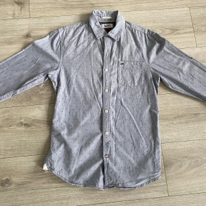 Tommy Hilfiger skjorta  - Fet sjkorta från Tommy Hilfiger , inga defekter , kontakta vid funderingar 