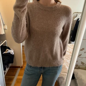 Stickad tröja frön Zara - Jättefin och mysig stickad tröja från Zara🩷Perfekt nu till hösten🍂pris kan diskuteras 