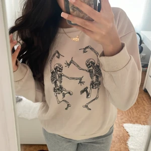 Beige crewneck - Jätte bekvämt beige crewneck!