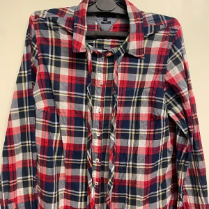 Skjorta - Fin skjorta från Tommy Hilfiger storlek M